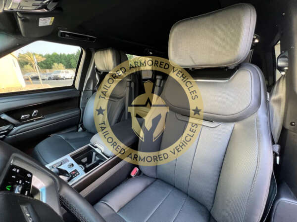 2025 Land Rover Range Rover Sv - Image 4